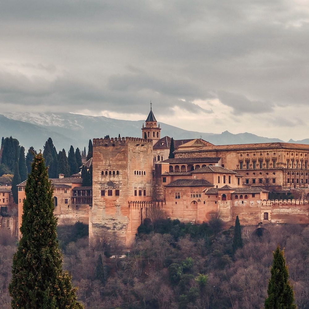 The Alhambra of Granada seen from the Albaicín, with the Sierra Nevada behind.